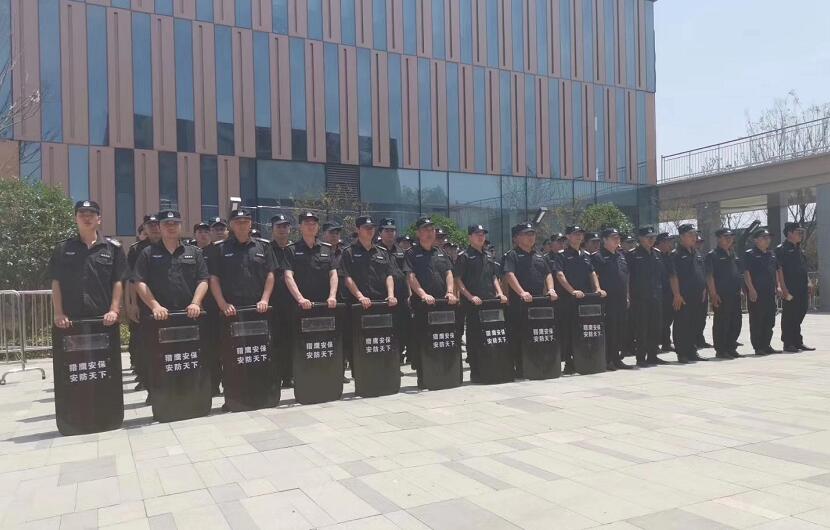 漢江夢(mèng)開盤，湖北獵鷹保安公司繼續(xù)維護(hù)現(xiàn)場秩序